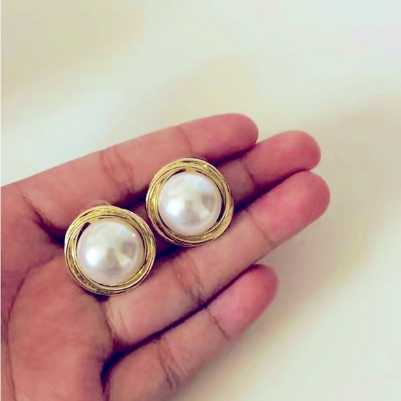 SOLD Large Pearl Stud Earrings (Gold Tone) - Picture 4 of 4